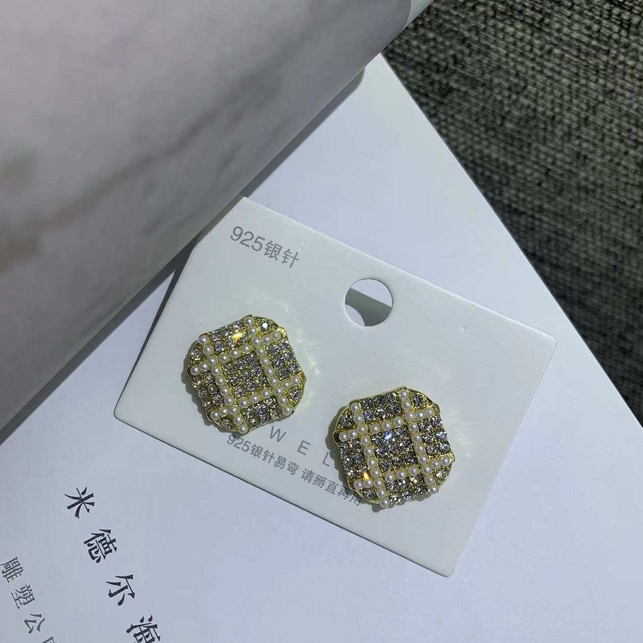 Fashion Plaid Contrast Color Pattern Office Ol Fashion Simple Earrings display picture 1