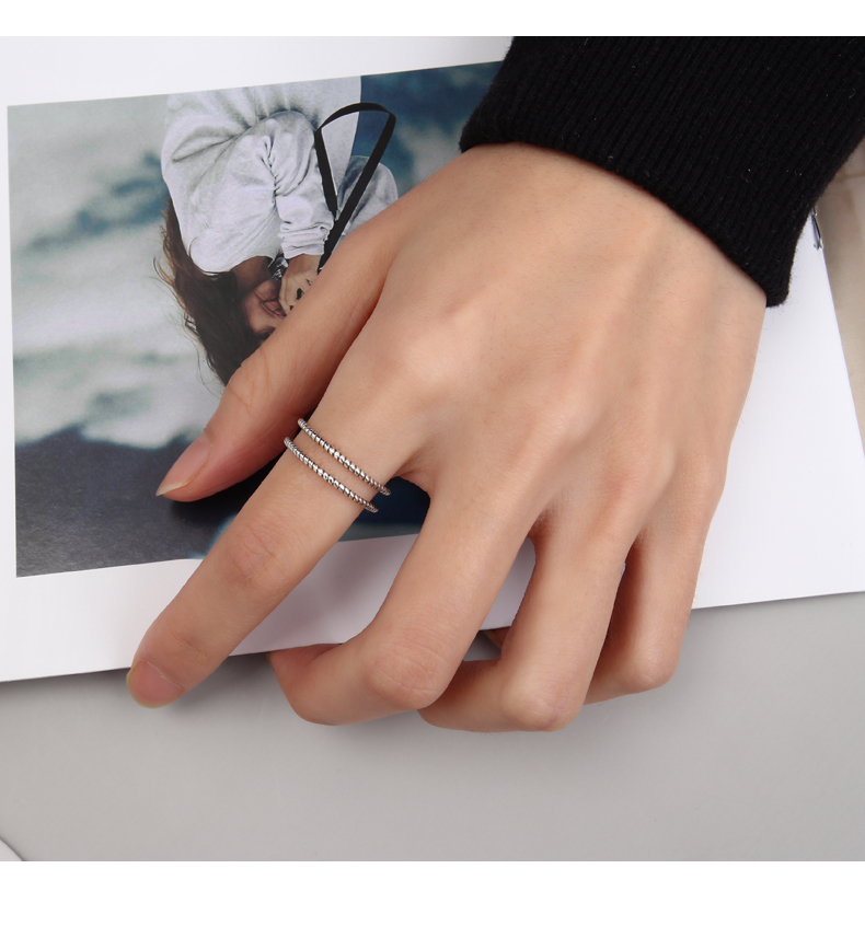 Simple Double-layer Line Open Smooth Twist Ring display picture 2