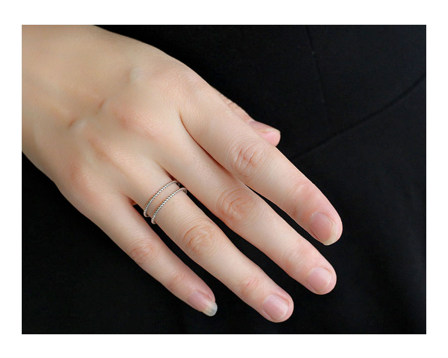 Simple Double-layer Line Open Smooth Twist Ring display picture 3