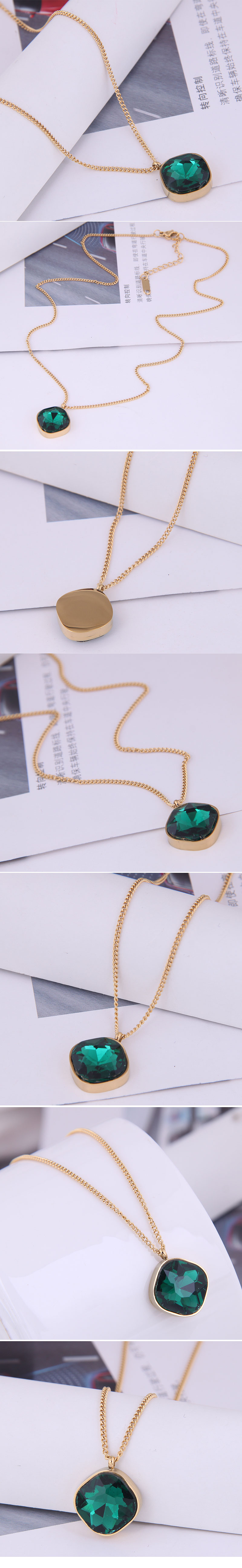 Korean Fashion Simple Square Green Gemstone Titanium Steel Temperament Necklace display picture 1
