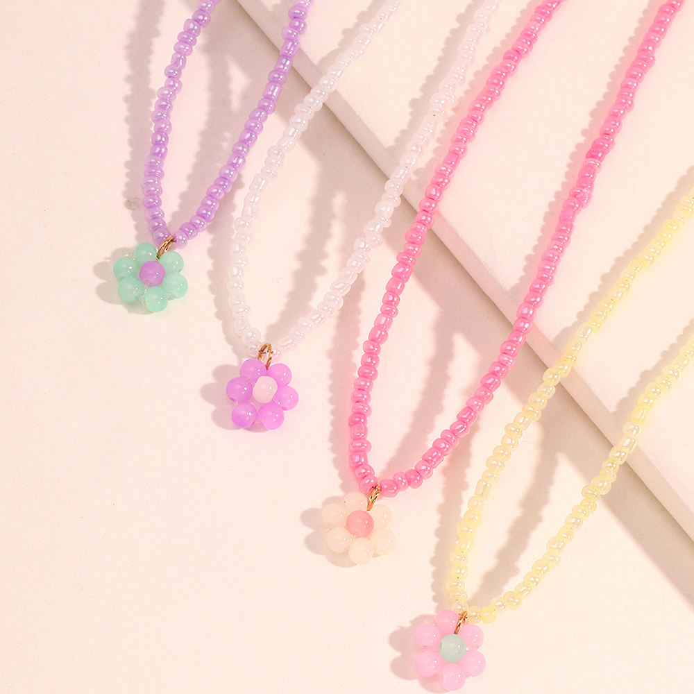 Fashion Rice Bead Flower Necklace New Jewelry display picture 1