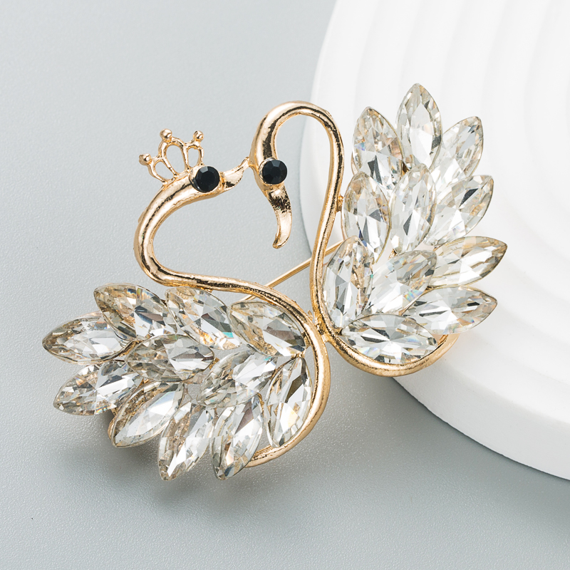 Fashion Exquisite Shiny Crystal Swan Alloy Brooch Female Simple Brooch Accessories display picture 6