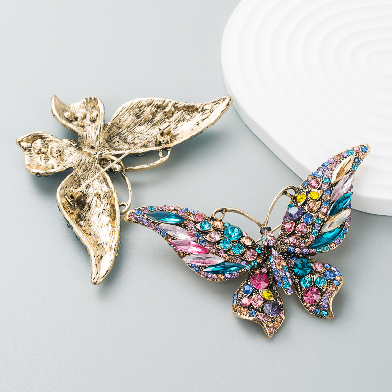 Retro New Crystal Rhinestone Butterfly Brooch Fashion Animal Insect Lady Brooch display picture 8