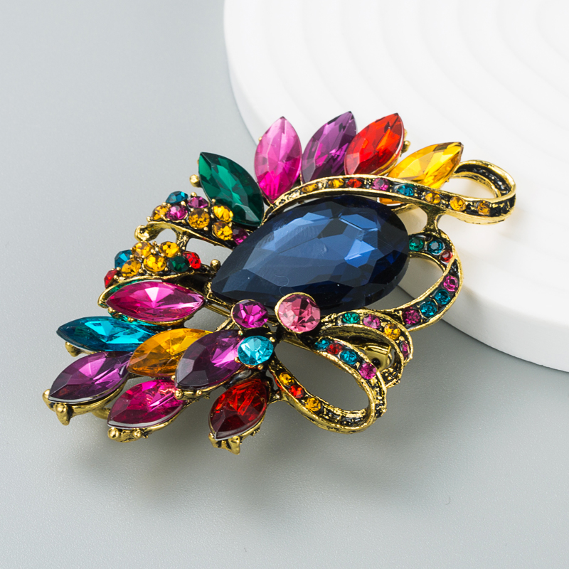Retro Personality Creative Crystal Glass Diamond Brooch Fashion Corsage Wholesale display picture 6