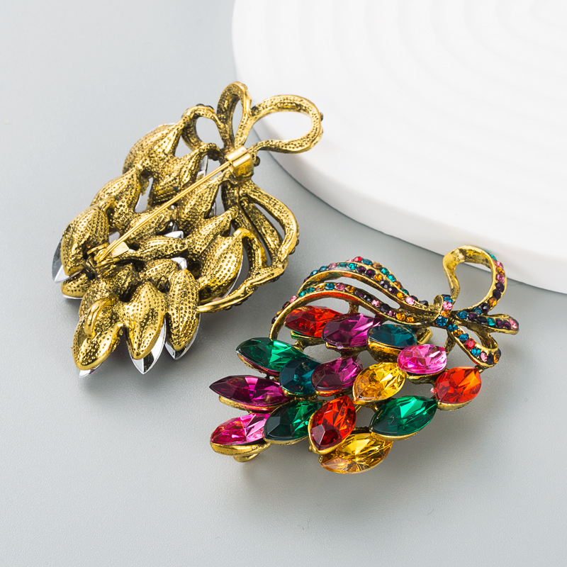 Exaggerated Personality Fashion Trend Colorful Crystal Dazzling Rhinestone Alloy Brooch display picture 7