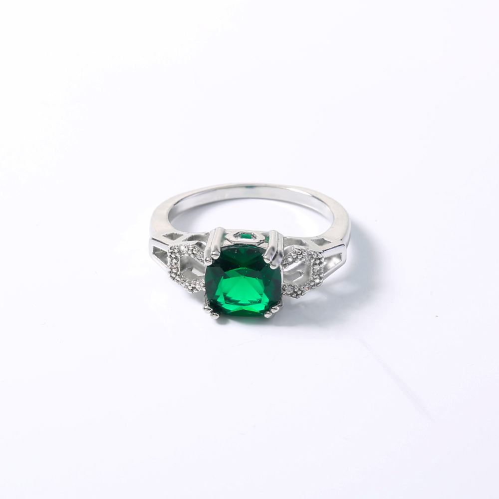 Simple Style Green Zircon Ladies Copper Ring Light Luxury Big Gem Ring display picture 2