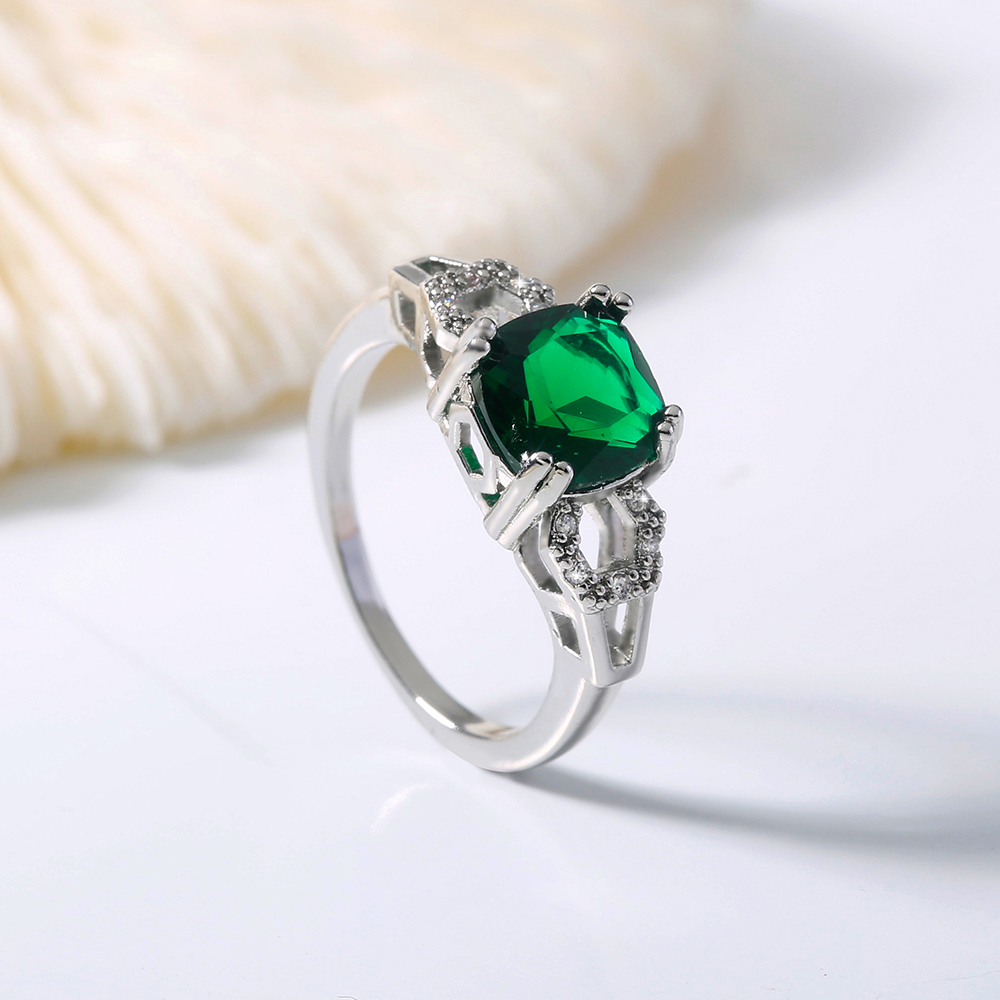 Simple Style Green Zircon Ladies Copper Ring Light Luxury Big Gem Ring display picture 3