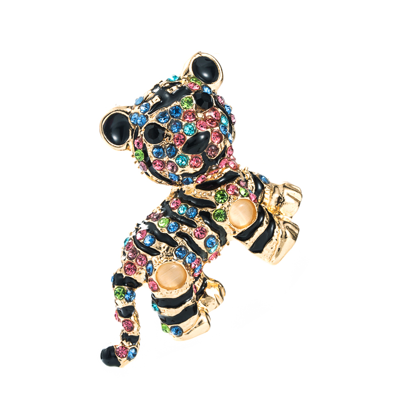 Three-dimensional Tiger Metal Creative Personality Diamond-studded Brooch display picture 6