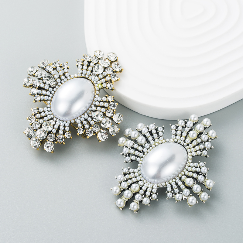 Fashion Party Corsage Trend Alloy Diamond Pearl Geometric Brooch Female Brooch display picture 2