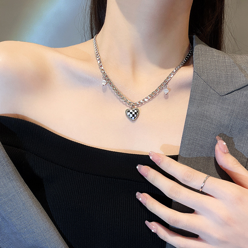 Fashion Checkerboard Heart Pendent Necklace Female Simple Titanium Steel Sweater Chain display picture 4