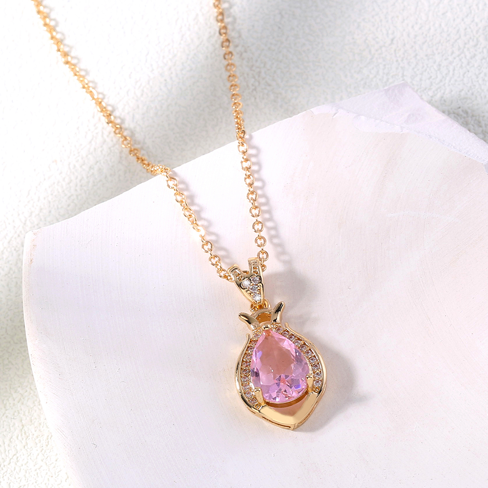 Simple Single Micro-inlaid Layer Perfume Bottle Water Drop Pink Zircon Necklace display picture 4