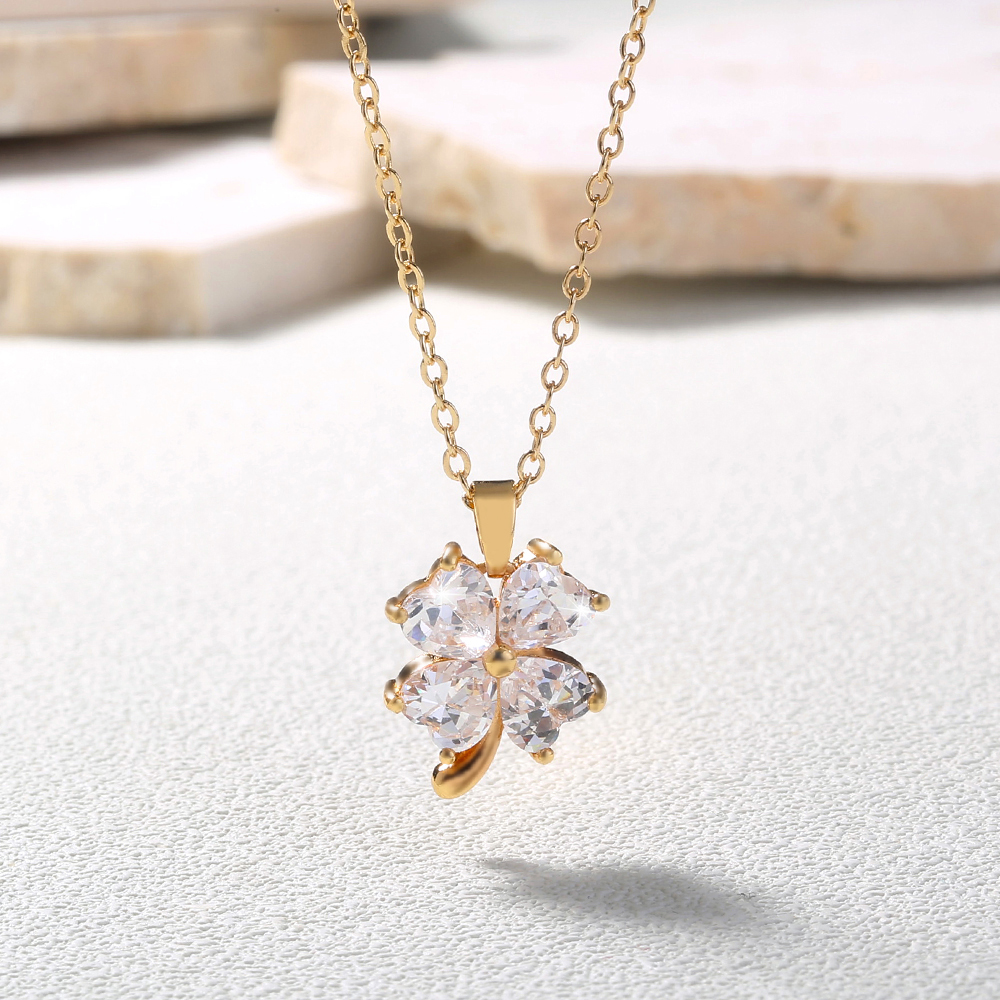 Classic Golden Love Four-leaf Clover White Zircon Pendant Necklace display picture 1