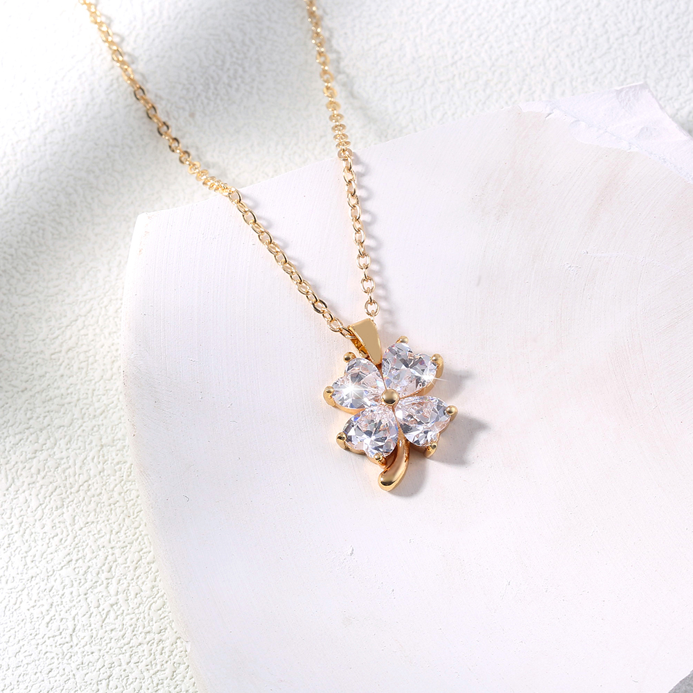 Classic Golden Love Four-leaf Clover White Zircon Pendant Necklace display picture 2