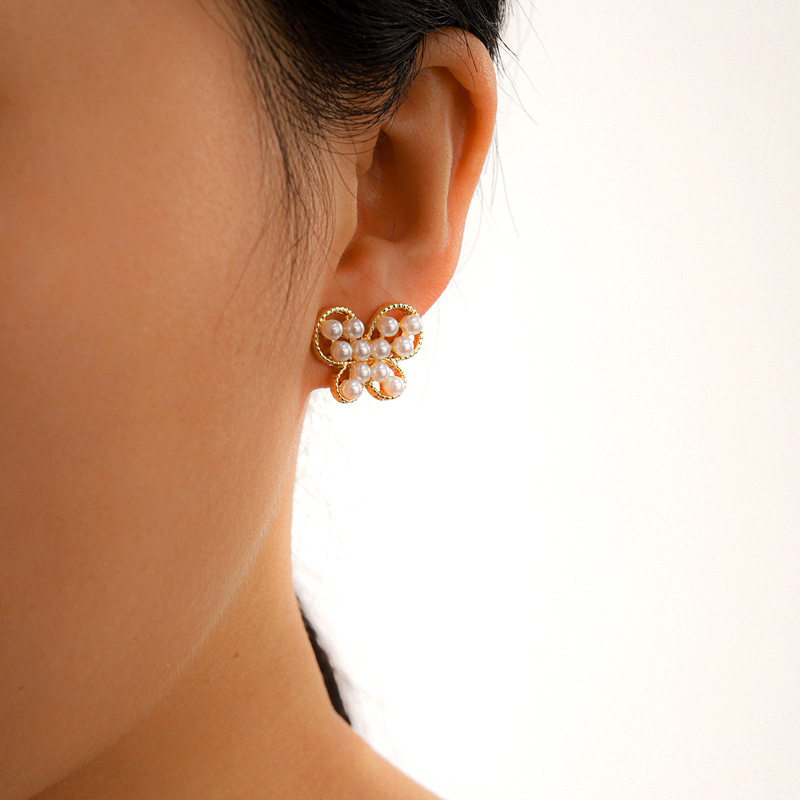 Korean Elk Butterfly Pearl Earrings Diamond Circle Pearl Pendant Earrings display picture 9
