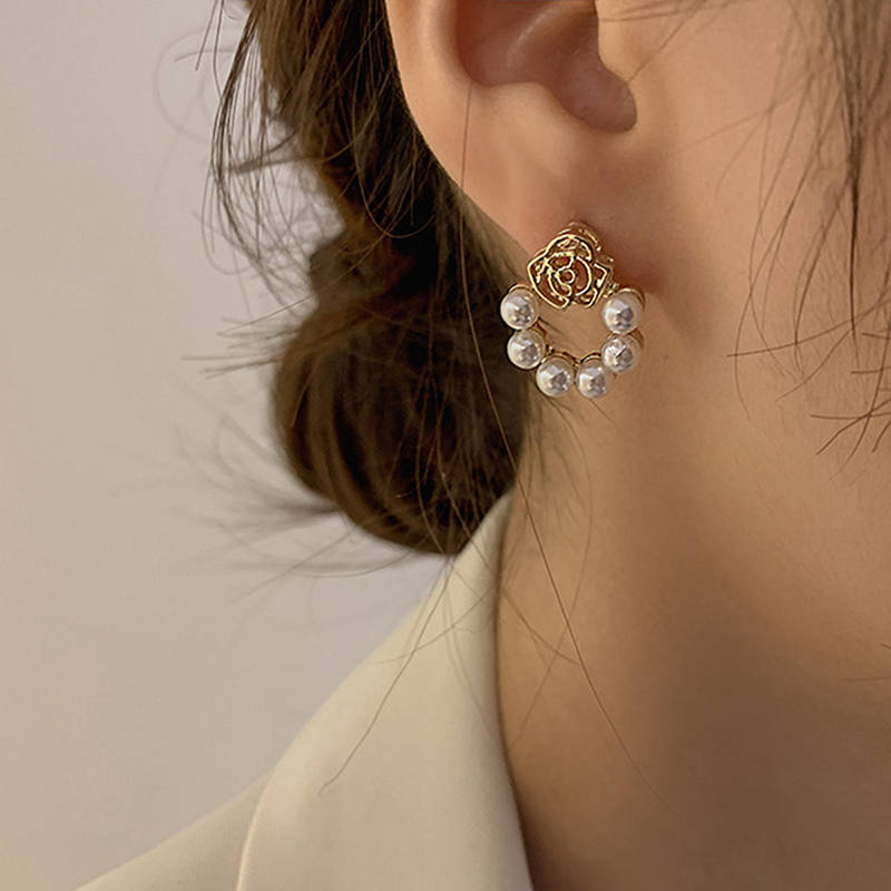 Korean Elk Butterfly Pearl Earrings Diamond Circle Pearl Pendant Earrings display picture 15