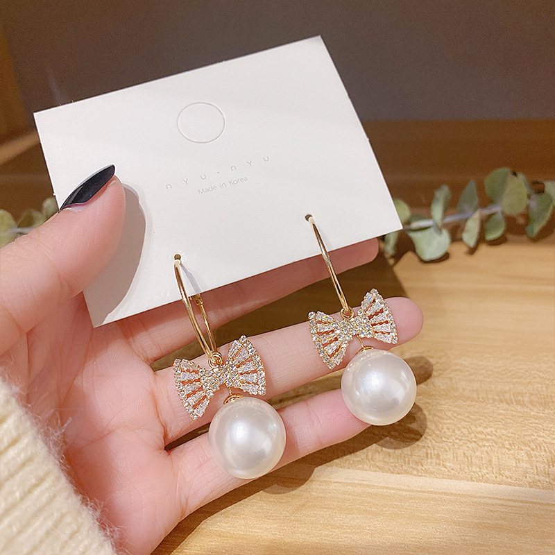 Fashion Pearl Zircon Bow Earrings display picture 1
