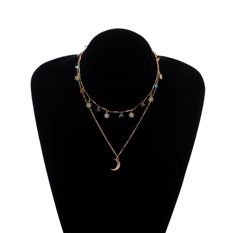 Fashion Retro Moon Pendant Flower Diamond Simple Necklace display picture 4