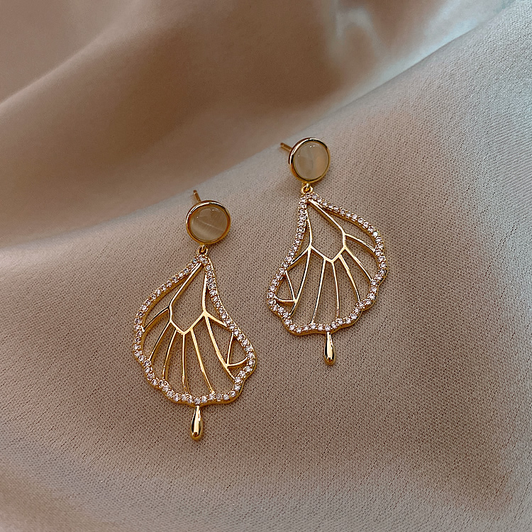 Boucles D&#39;oreilles En Diamant Oeil De Chat Feuille De Lotus Simples display picture 4