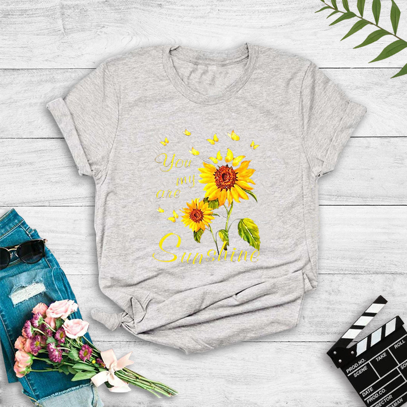 Camiseta De Cuello Redondo Con Estampado De Girasol Y Mariposa Dorada display picture 3