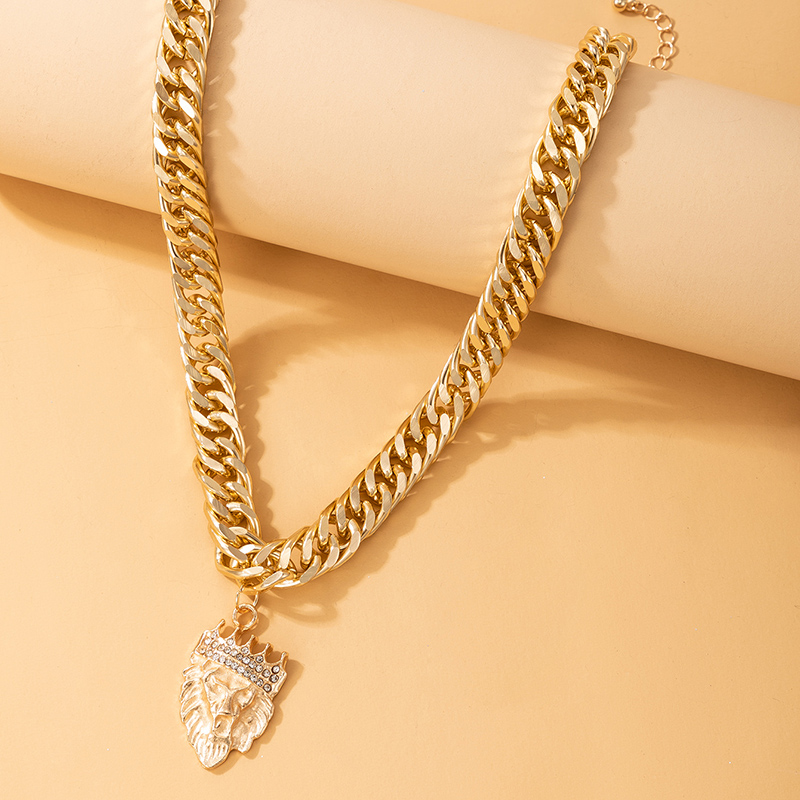 Retro Exaggerated Diamond Pendant Necklace display picture 1