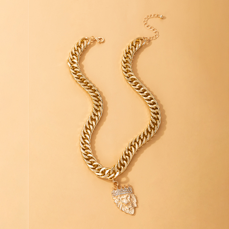 Retro Exaggerated Diamond Pendant Necklace display picture 2
