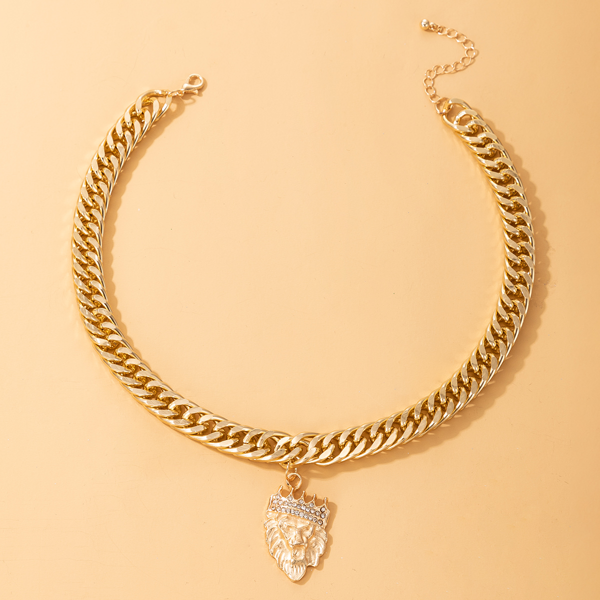 Retro Exaggerated Diamond Pendant Necklace display picture 3