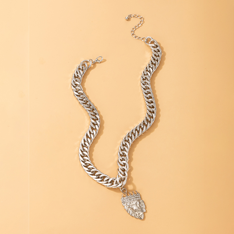 Retro Exaggerated Diamond Pendant Necklace display picture 6