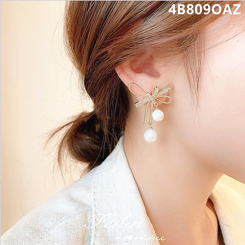 Diamond Bow Pearl Earrings display picture 1
