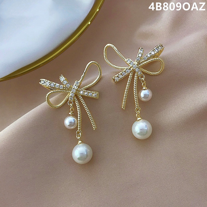 Diamond Bow Pearl Earrings display picture 3