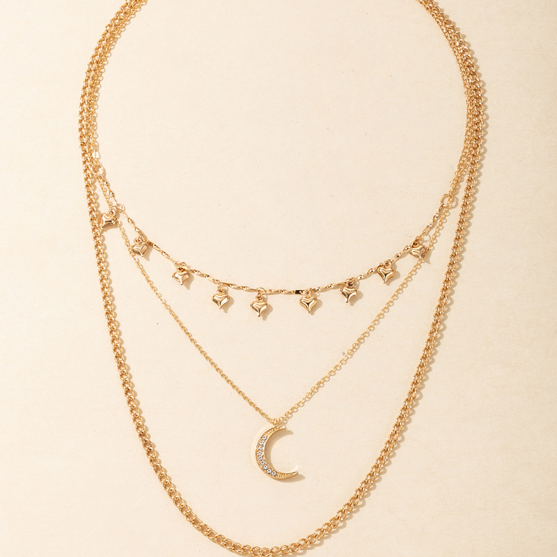 Simple Diamond Moon Pendant Necklace display picture 10