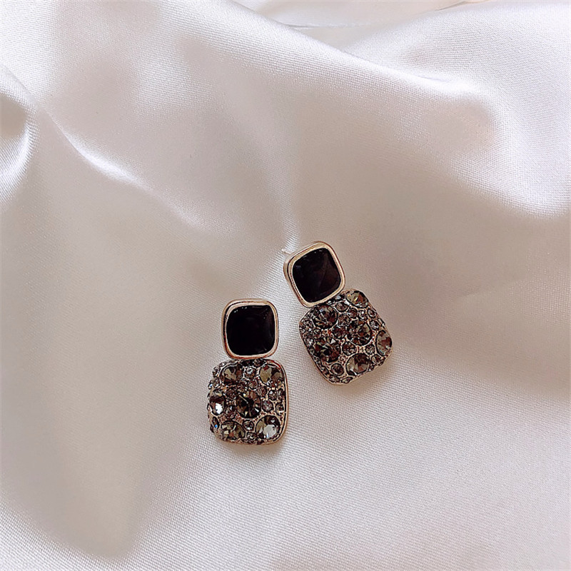 Fashion Square Diamond Earrings display picture 2
