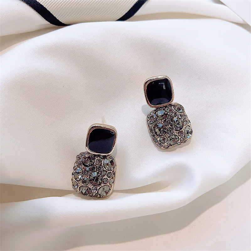 Fashion Square Diamond Earrings display picture 3