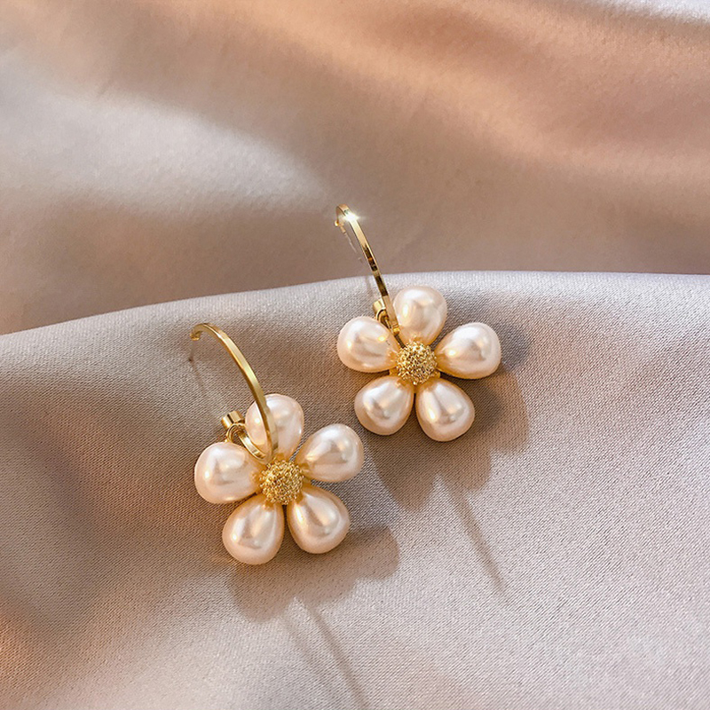 Pearl Flower Temperament Earrings display picture 6