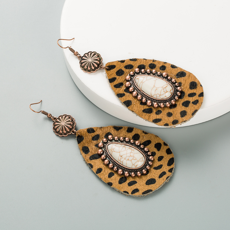 Übertriebene Tropfenförmige Leopardenohrringe Aus Leder, Eingelegt Mit Langen Ohrringen Aus Weißer Türkisfarbener Bronze display picture 5