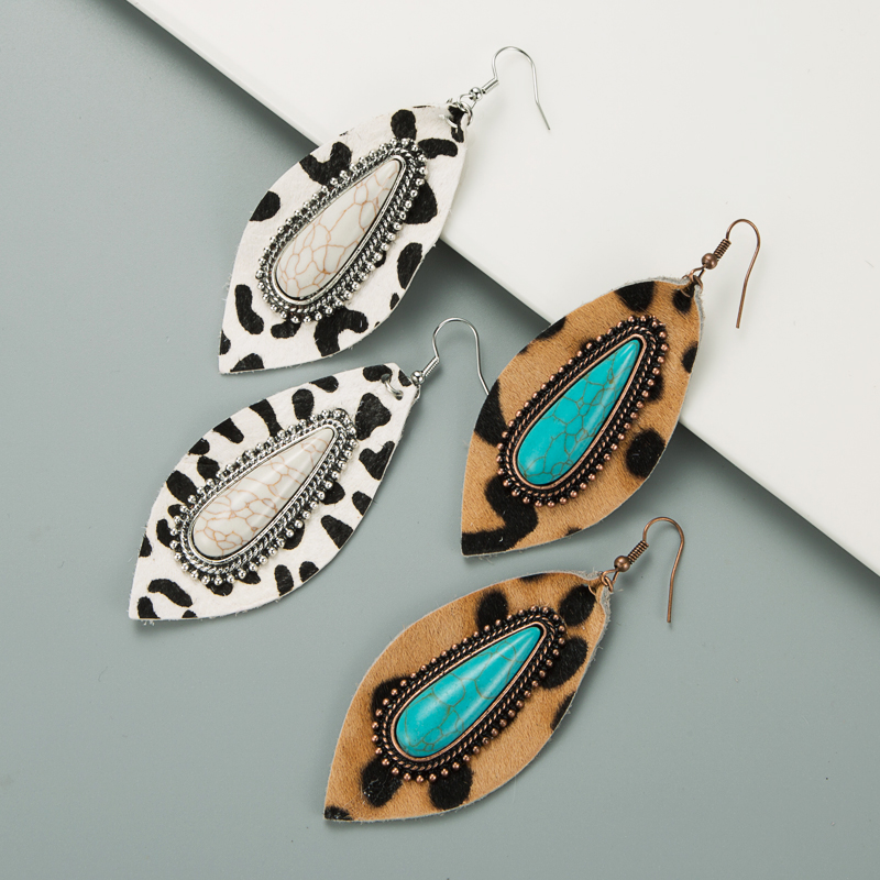 Exaggerated Drop-shaped Turquoise Leather Leopard Print Earrings display picture 3