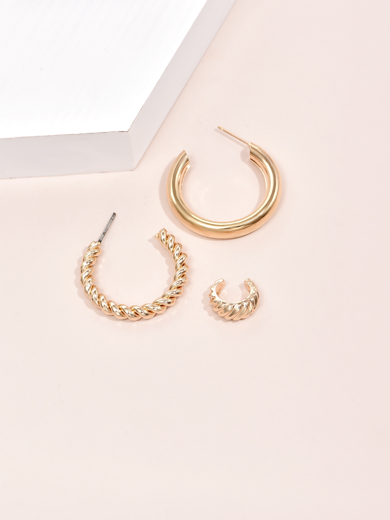New Fashion Einfachen Stil Metall Ohrringe Set display picture 3