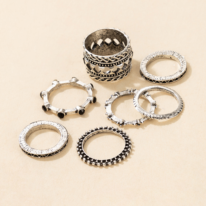 Mode Retro Punk Style Hollow Black Diamond Ring Set display picture 2