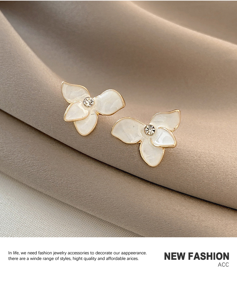 Fashion Style New White Petal Zircon New Earrings display picture 3