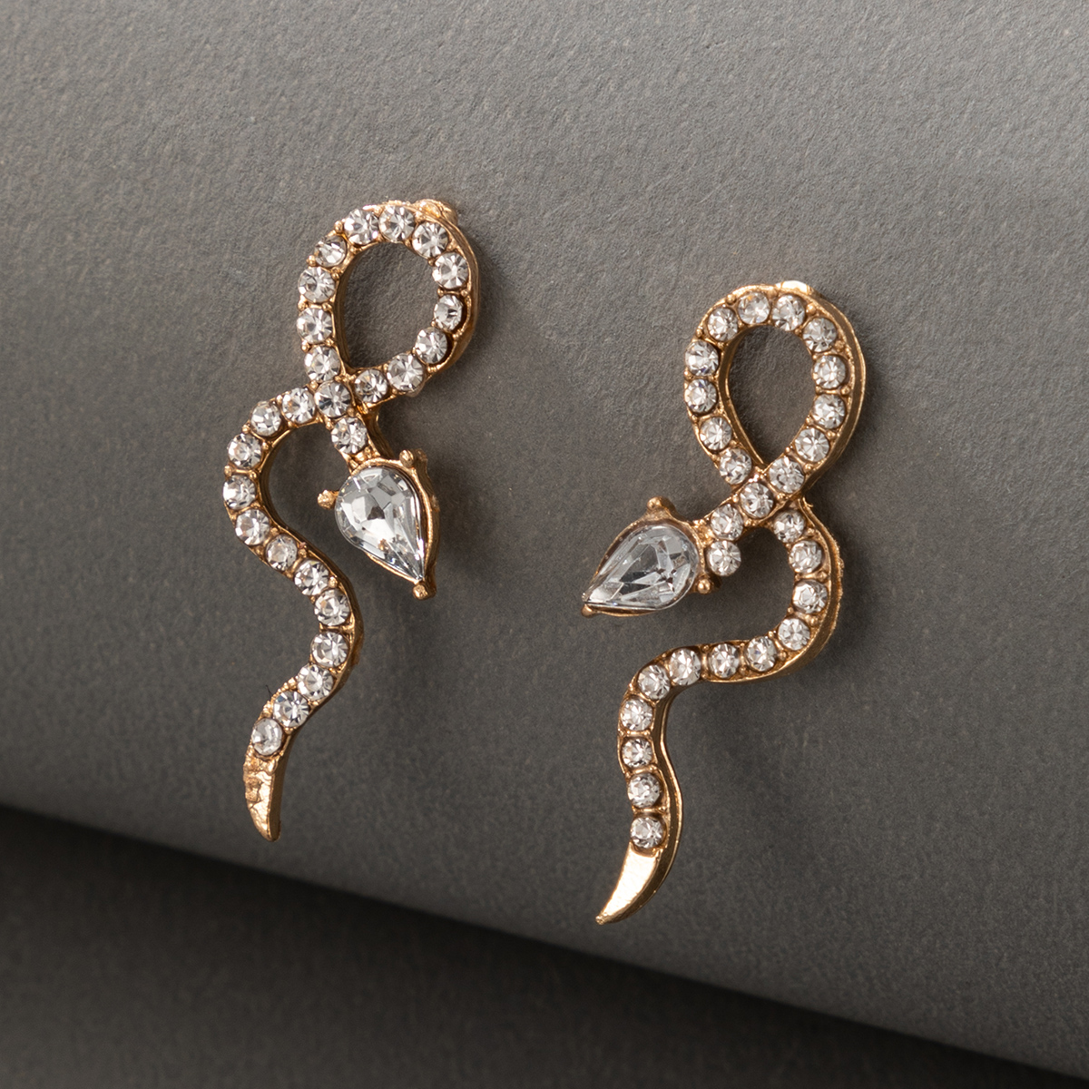 New Baroque Geometric Exaggerated Snake-shaped Diamond Earrings display picture 5