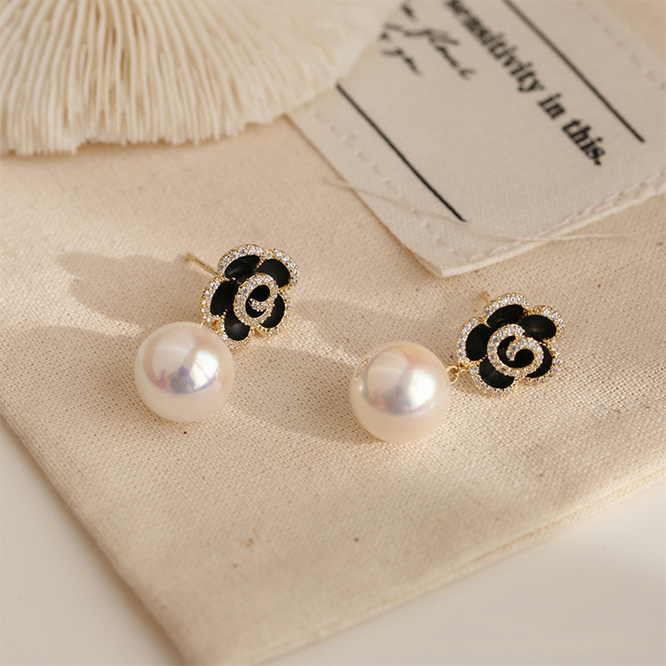 Black Rose Fashion New Style Pearl Petal Earring display picture 4