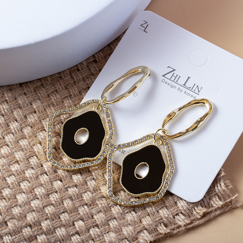 Geometric Shaped Irregular Hoop Earrings display picture 3