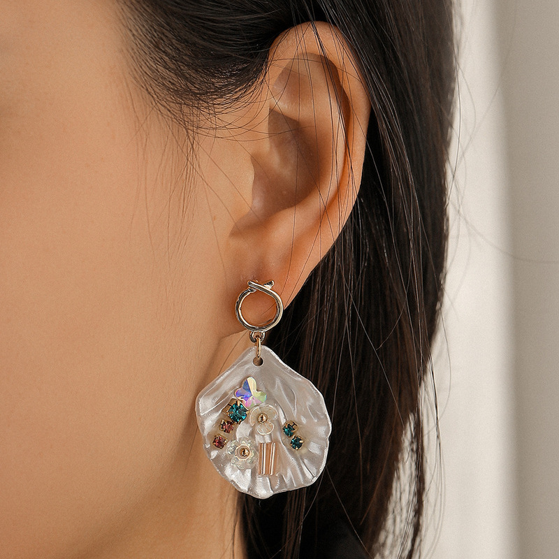 Bohemian Fan-shaped Shell Colored Diamond Pearl Earrings display picture 2