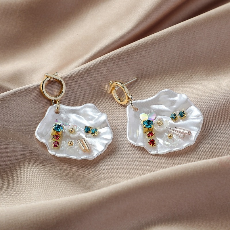 Bohemian Fan-shaped Shell Colored Diamond Pearl Earrings display picture 4