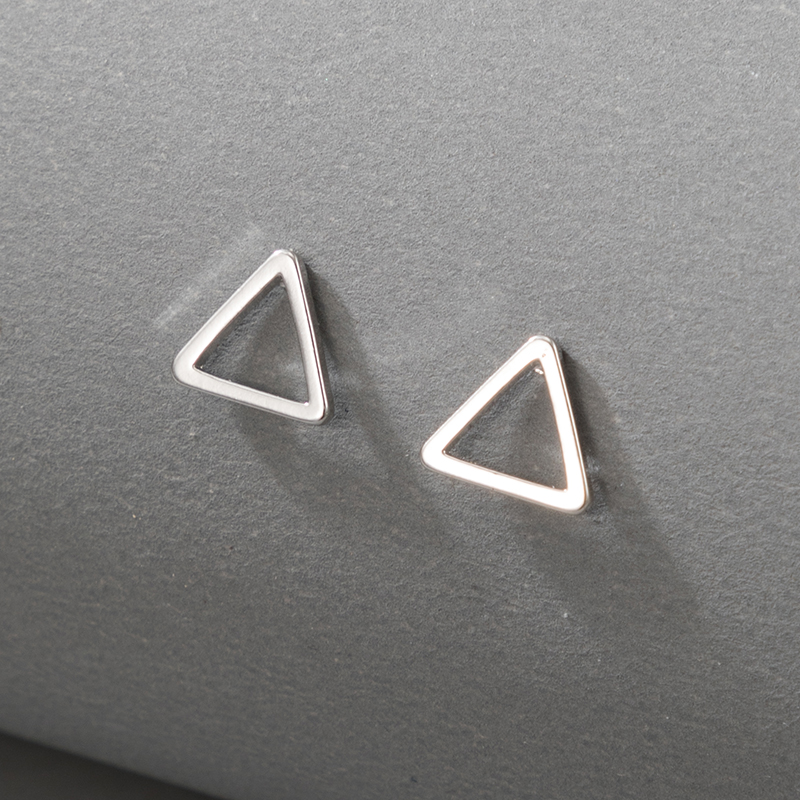 Mode Neuer Stil Einfache Legierung Geometrische Dreieck Ohrringe display picture 2