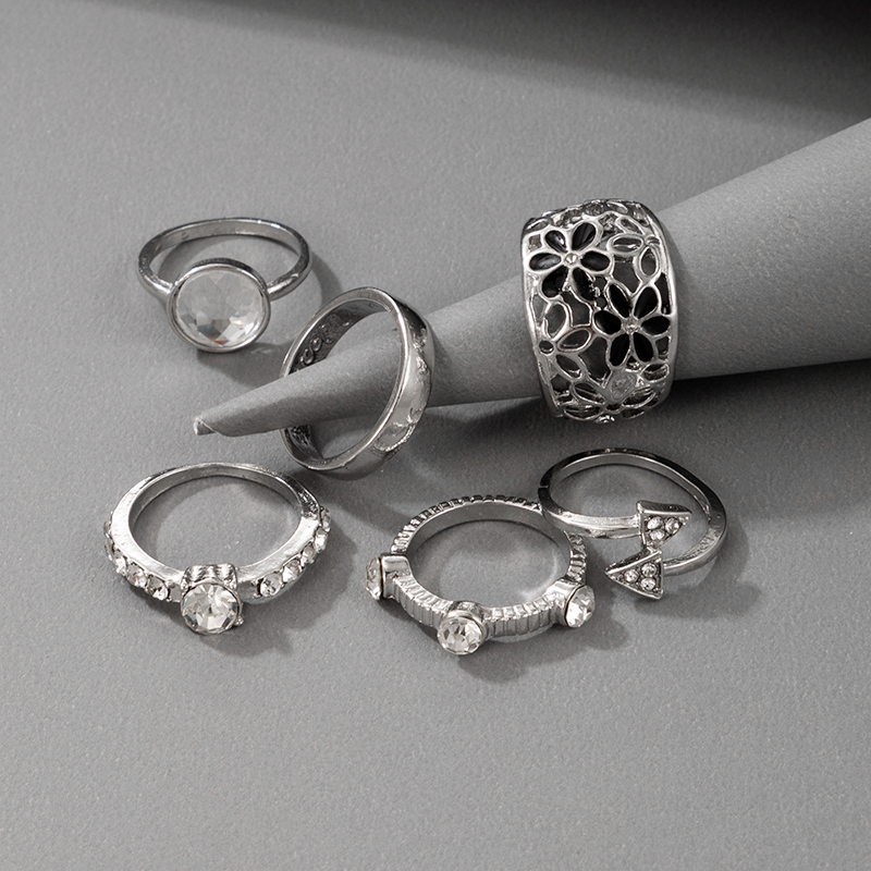New Fashion Style All-match Hollow Flower Diamond Geometric Triangle Ring Set display picture 3
