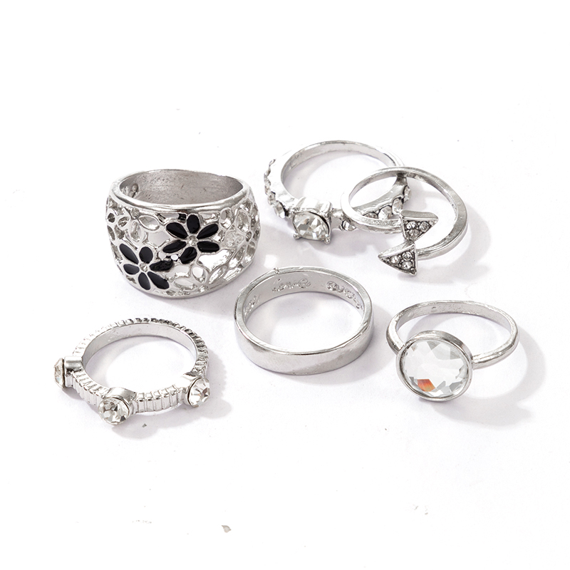New Fashion Style All-match Hollow Flower Diamond Geometric Triangle Ring Set display picture 5