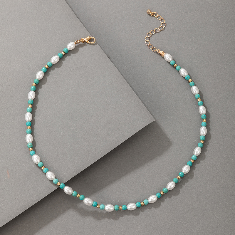 Simple Contrast Color Pearl Necklace Wholesale display picture 4