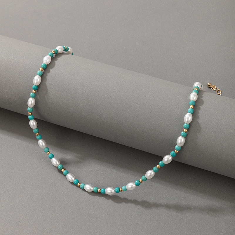 Simple Contrast Color Pearl Necklace Wholesale display picture 5