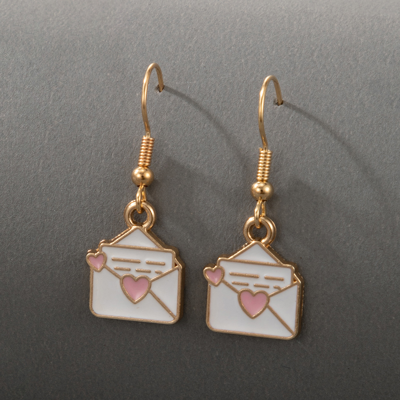 Simple Fashion Heart-shaped Envelope Earrings display picture 1