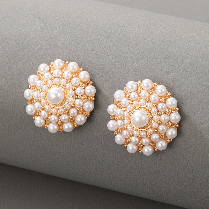 Korean Natural Shell Flower Contrast Pearl Earrings display picture 1